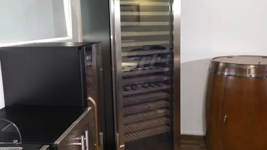 Refrigerador eléctrico para vinos con pantalla de temperatura controlada de zonas triples